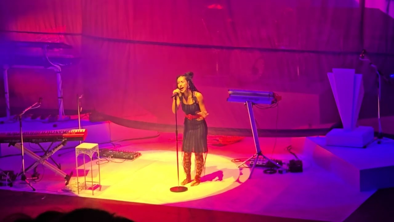 Absolutely - Close To Love. Support Act for RAYE at O2 Apollo Manchester. 26.02.2024.