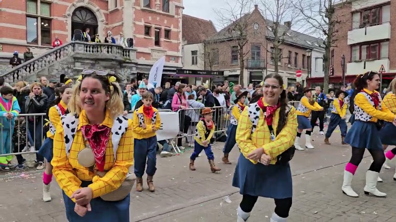 Carnavalstoet Temse 2025 film 2 bij eind van de route
