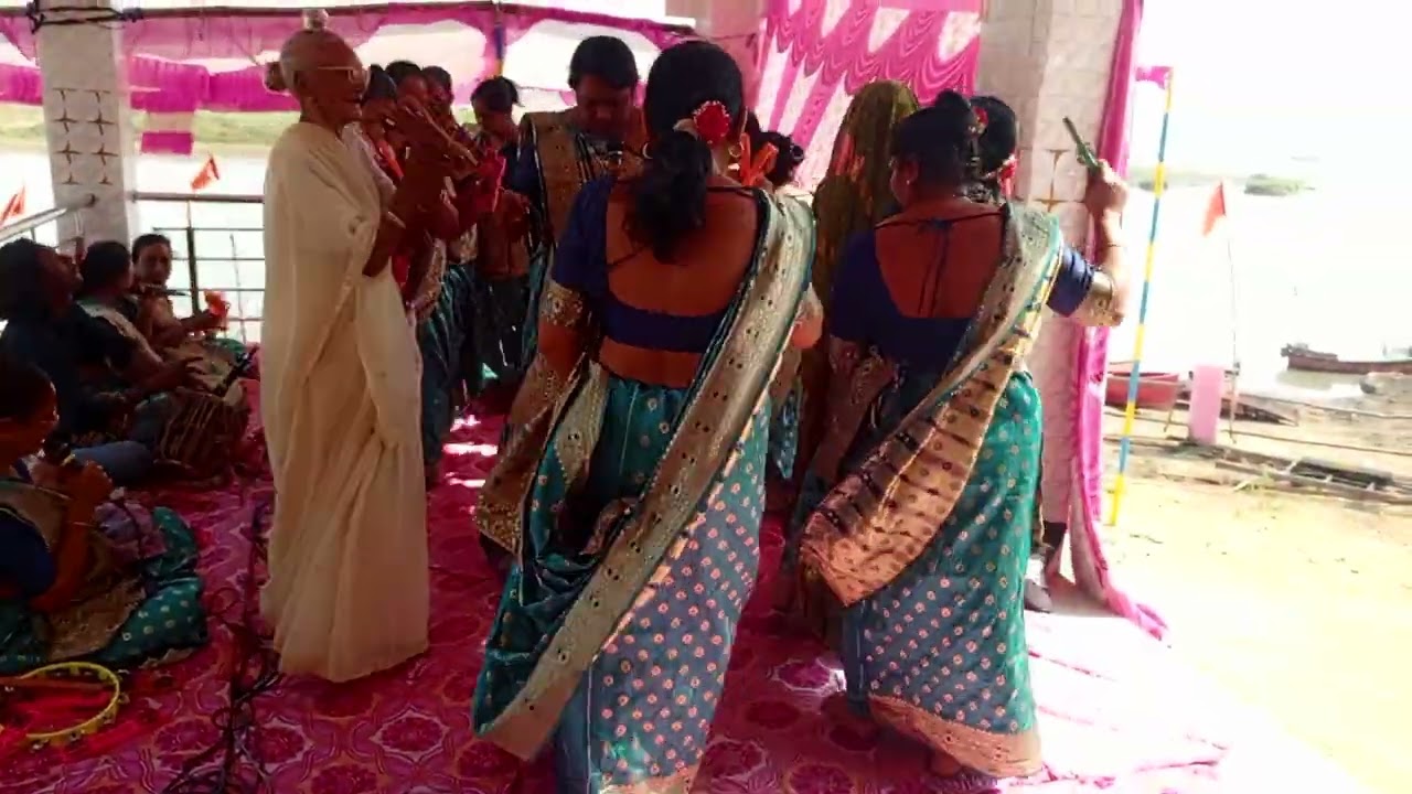 ગોકુળ થી ગાડી આવી રે... હો નંદલાલા... 🌺🌺🌺