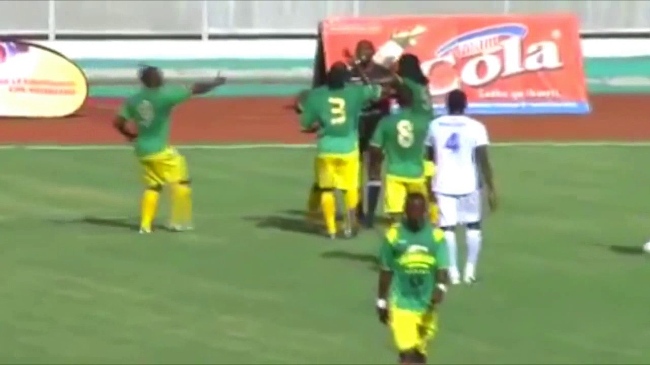 Amazing fight between football players,Most Insane Fights Players vs Referees .