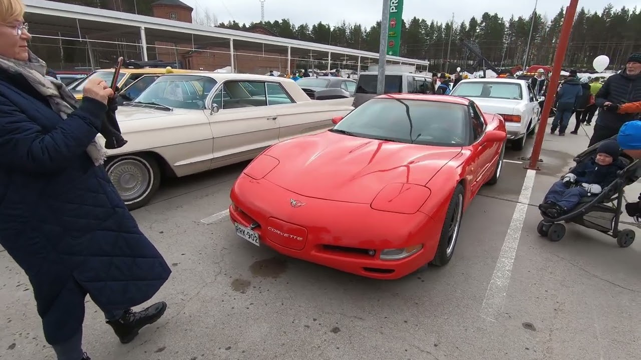 Vappu Cruising 2023 Kajaani, yläparkin näyttely