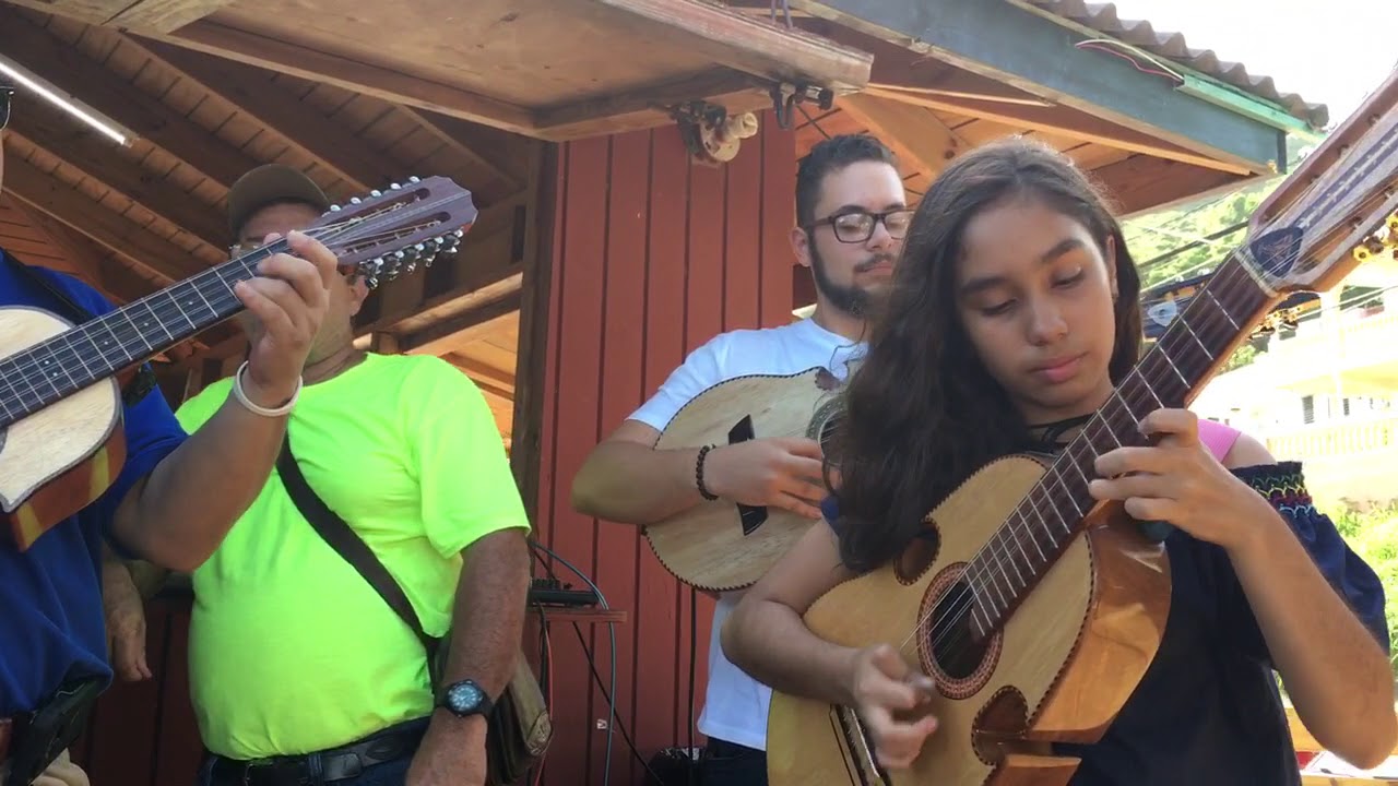Fabiola tocando el Cuatro, Cancion Norma