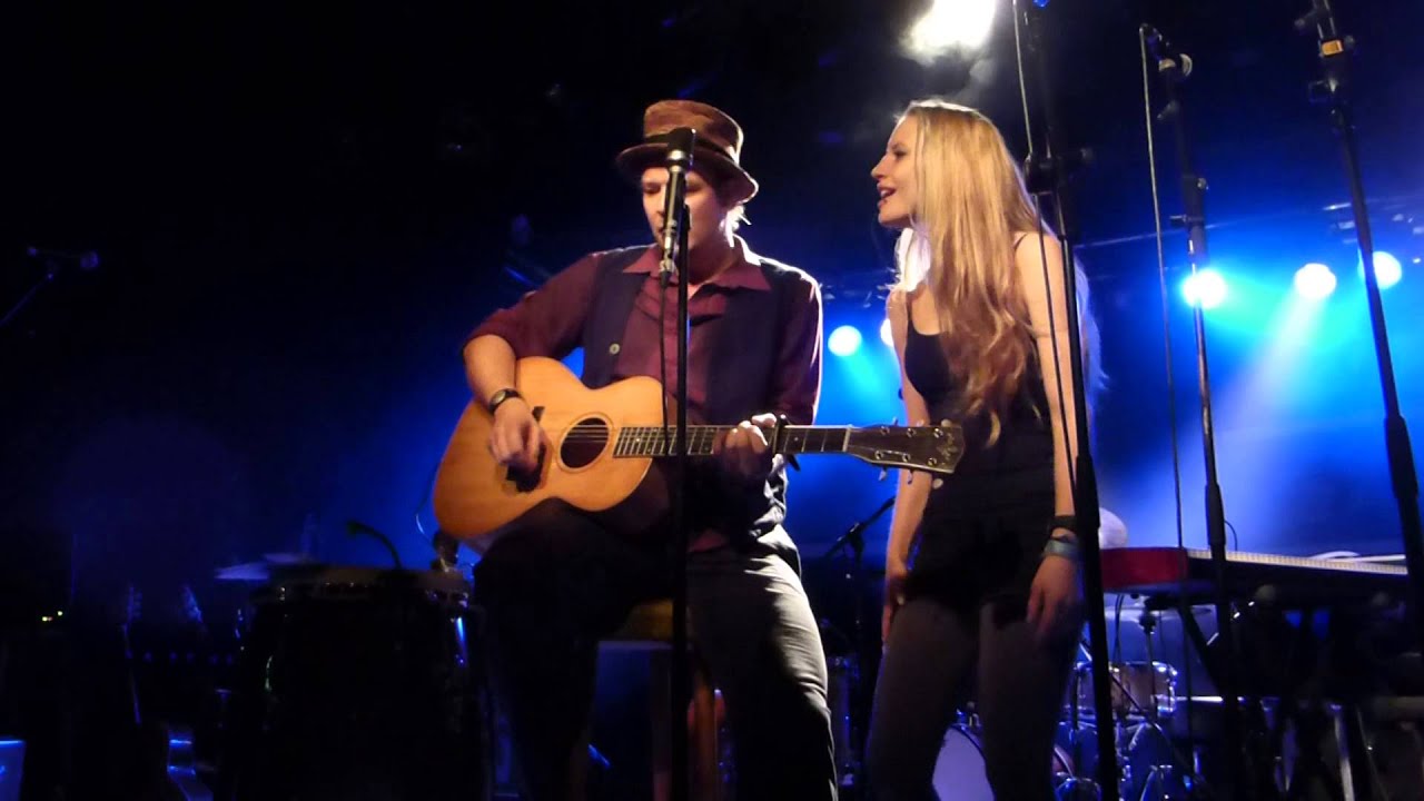 Cynthia Nickschas und Erik Manouz 