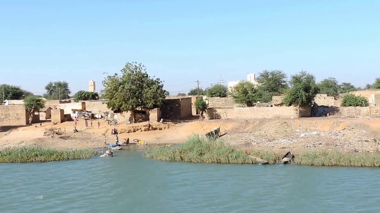 Rive du fleuve S&eacute;n&eacute;gal