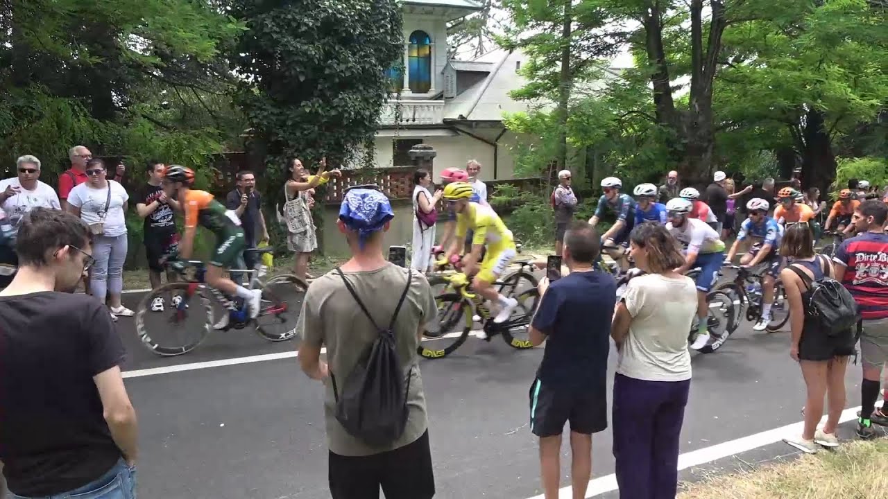 Tortona 01 luglio 2024 - Passaggio 3° Tappa del Tour de France