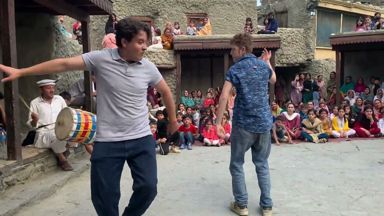 Hareep Dani [amazing dance by Daniyal and shoukat