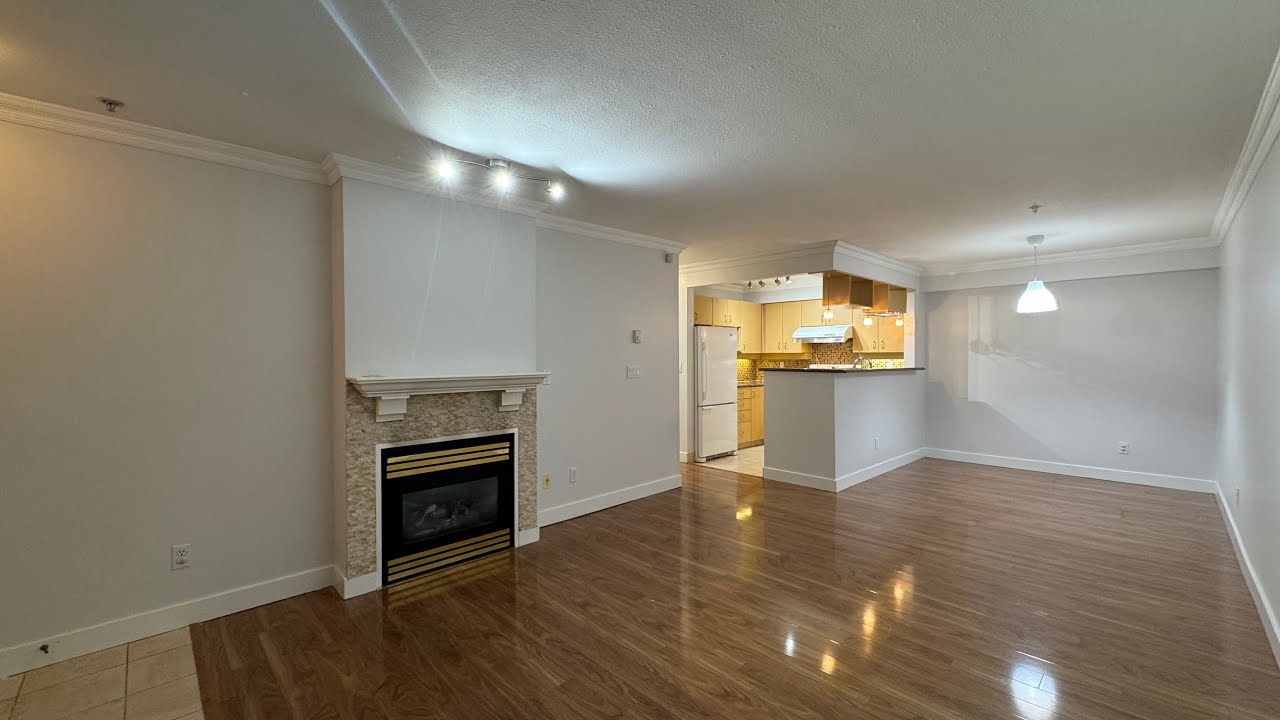 2BED 2BATH 2PARKING PLUS LOCKER AND HUGE PATIO SPACE IN EDMONDS! 