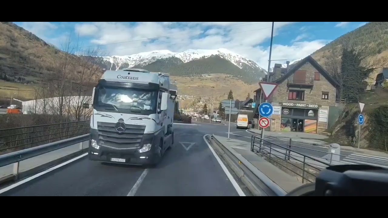 Grupo Génesis...se escucha así x las rutas de España para Francia ...siempre con Dios..