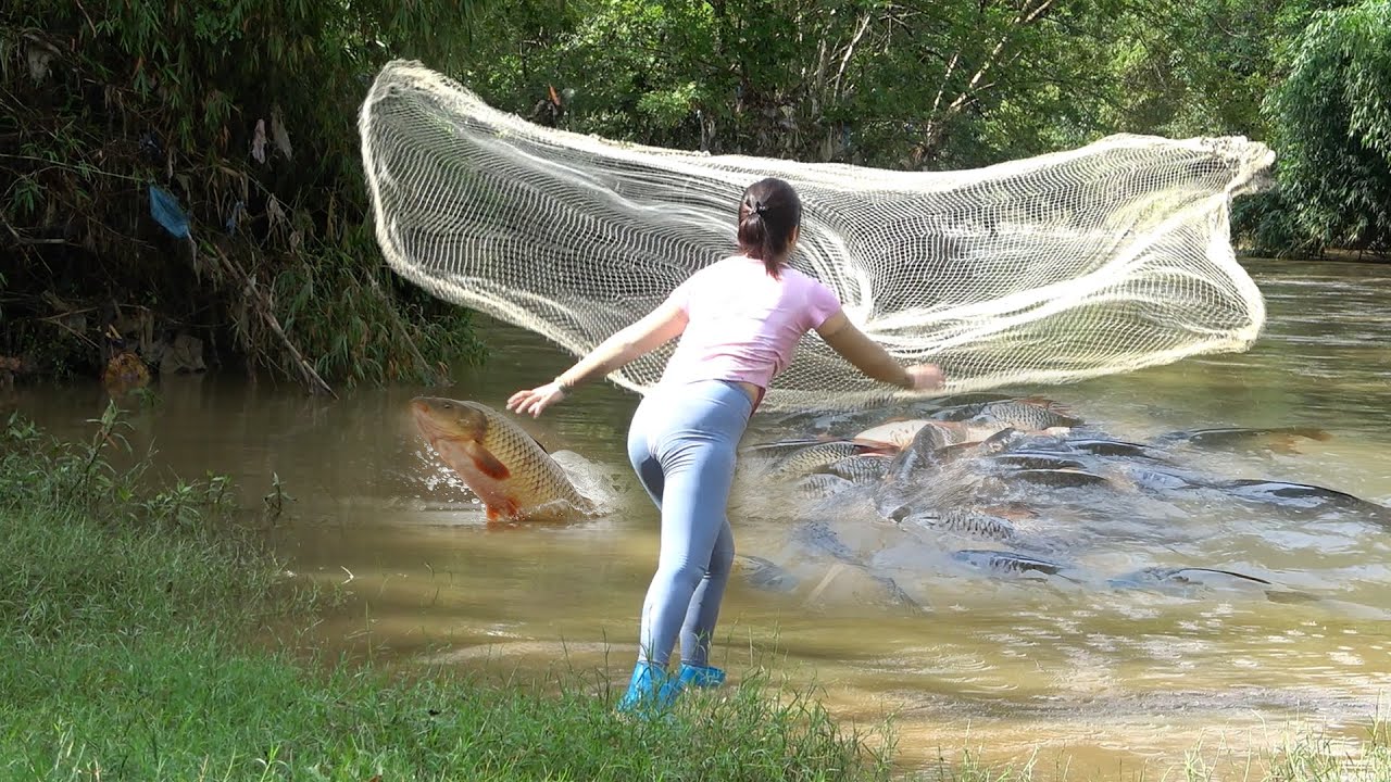 How To Catch Fish on Rivers and Lakes, Traditional Fishing with Nets, Catching a Lot Big of Fish