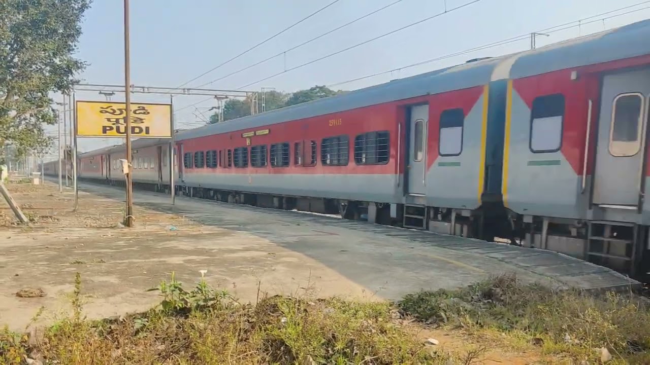 22158 Chennai Egmore–CSMT Super Fast Express | WAP7 Erode | 90 kmph Speed | Indian Railways