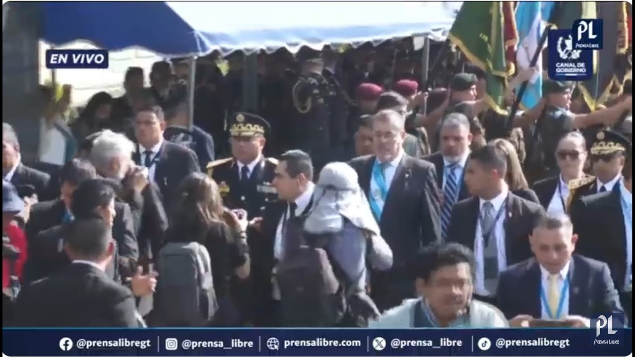 Saludo militar en la Plaza de la Constitución al nuevo Presidente de Guatemala, Bernardo Arévalo