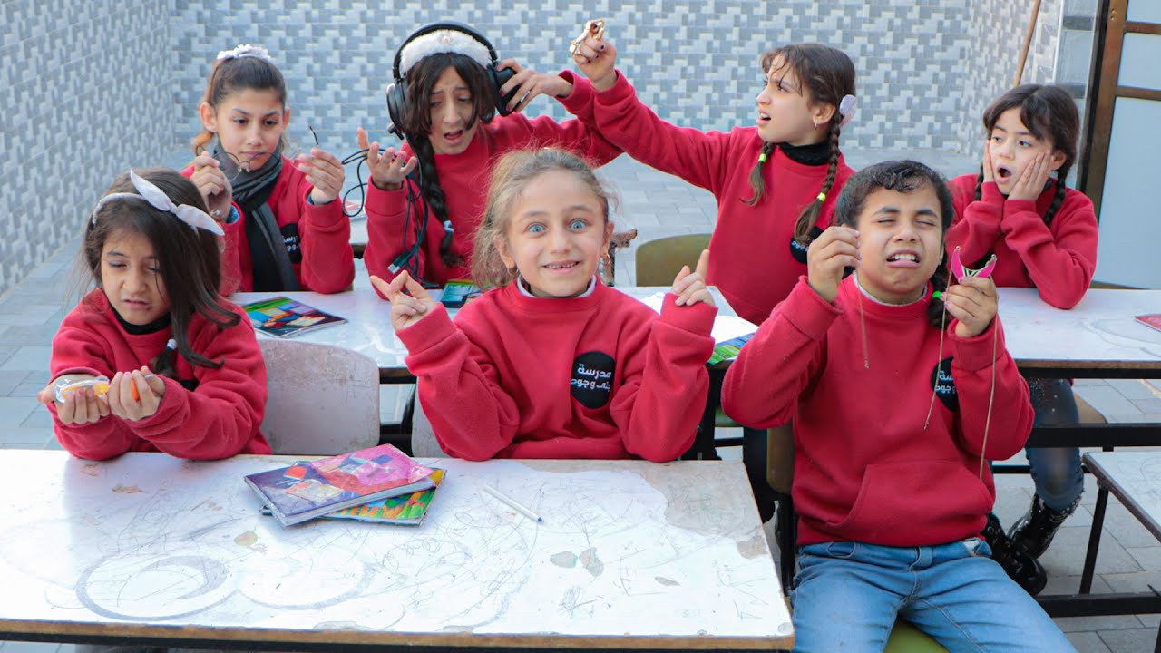 بنت صغيرة البنات ضرربوها  فى المدرسة لانها حسودة؟! ... مؤثر جدا😥