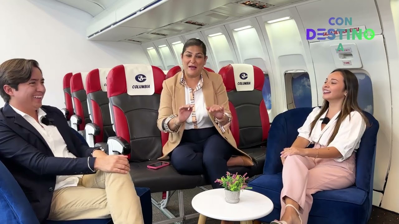 ¿Cómo es ser tripulante de cabina? Brandon y Alexandra nos lo cuentan 💙