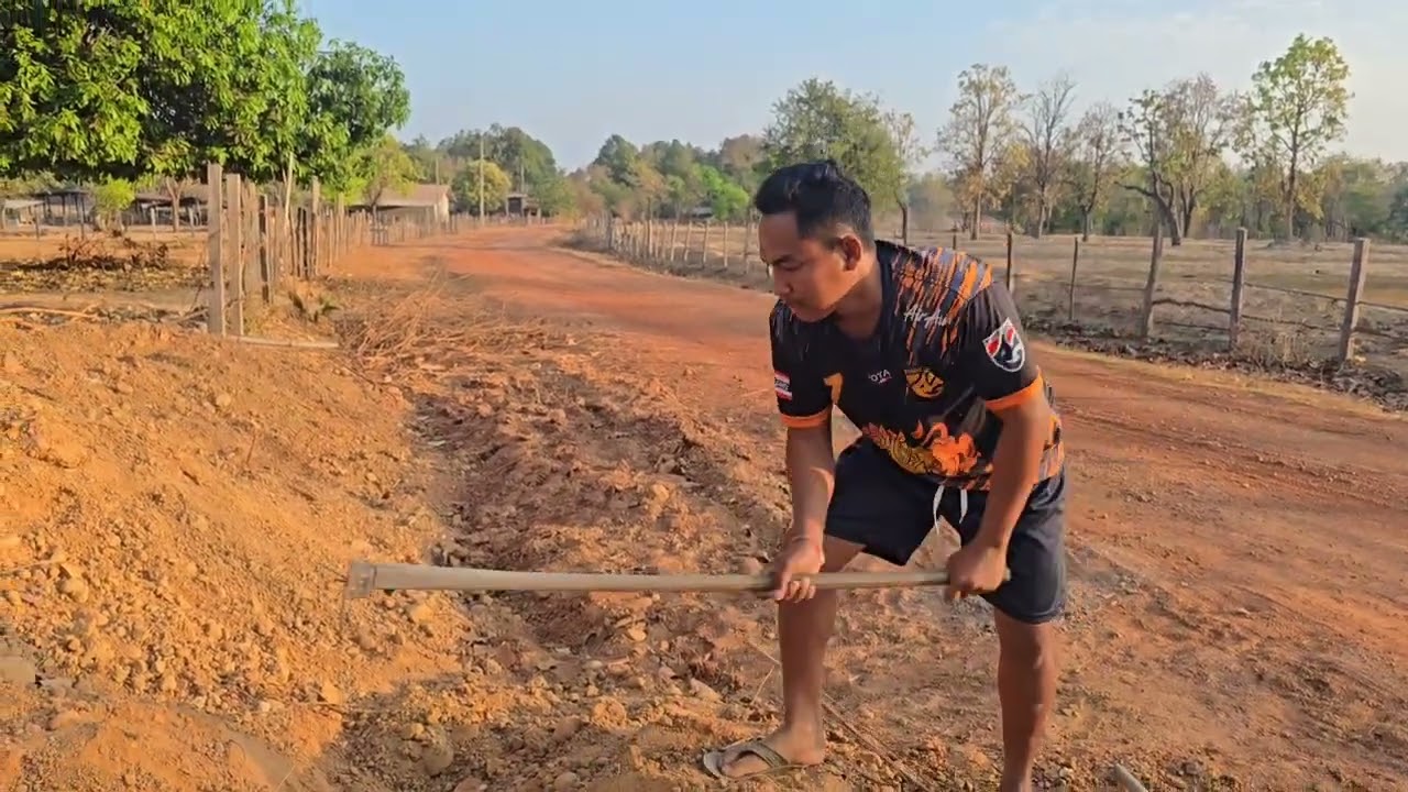 #ใกล้จะเสร็จแล้วเรื่องถนน บ่าวดาวขุดดินหน้าทางเตรียมลงท่อน้ำ