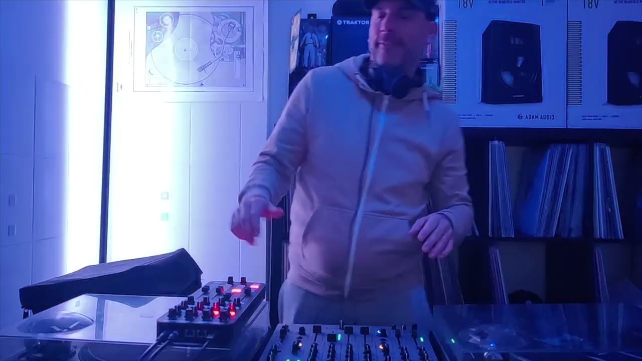 Zima Blue - Little Robot Dance 040 - OrganicDeepHouseMix - 03-2023
