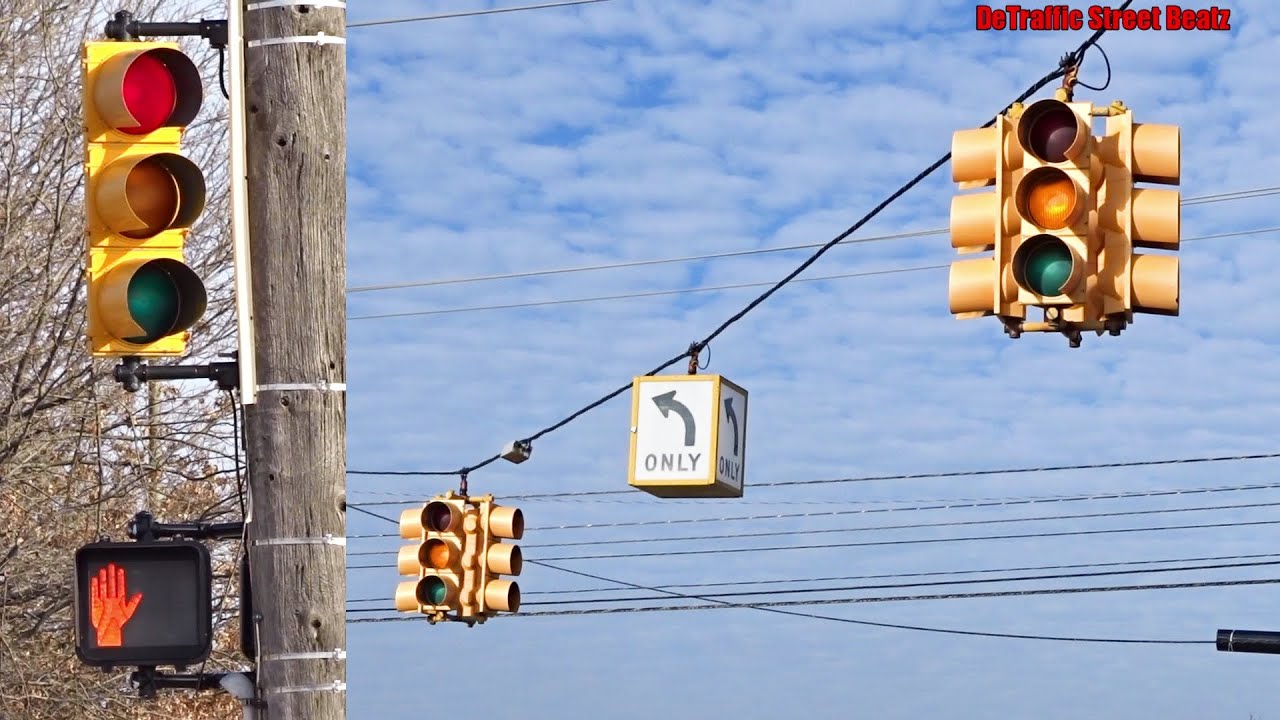 Old Traffic Lights & Flashing Pedestrian Signals | Tech Center Dr & Plymouth Rd