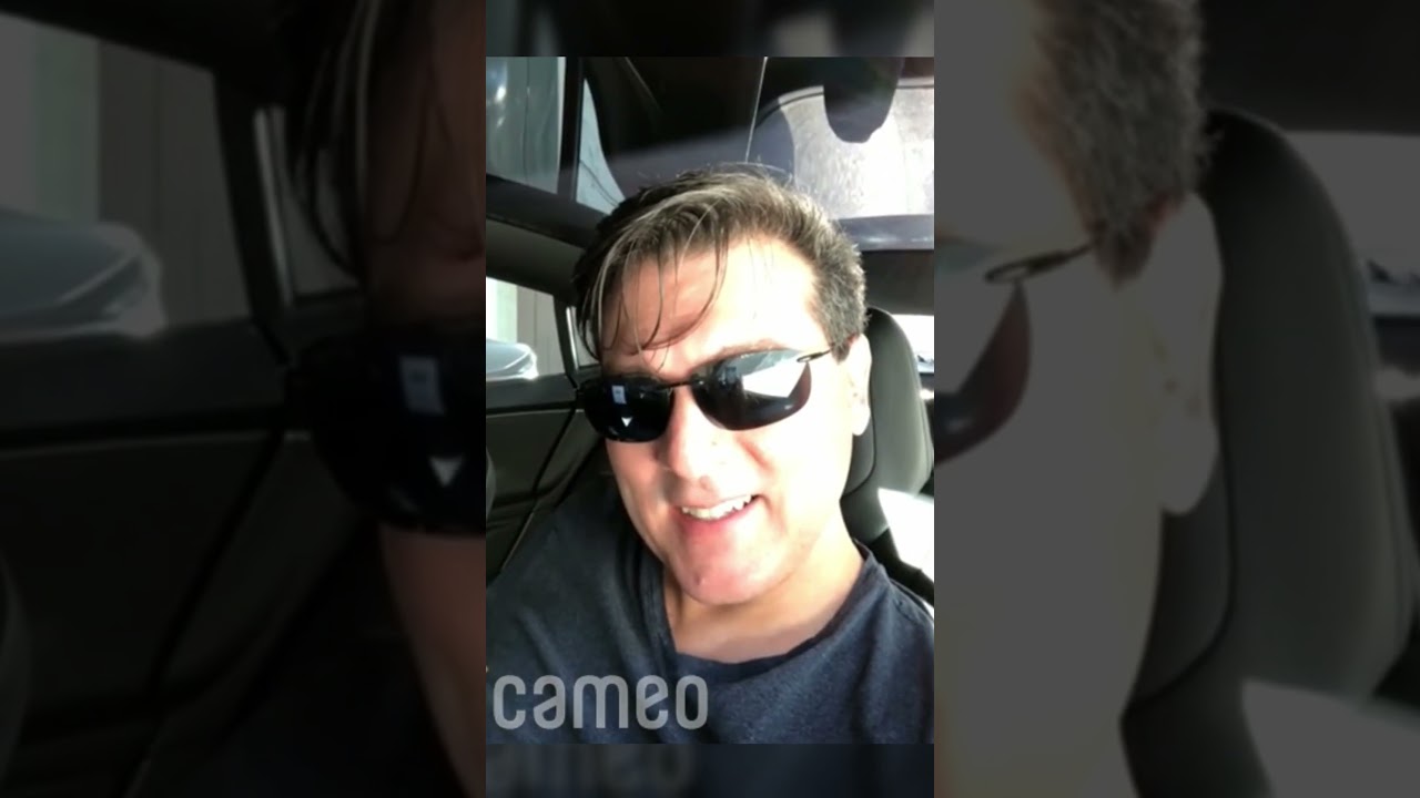 Vinny receives a message from David Hayter