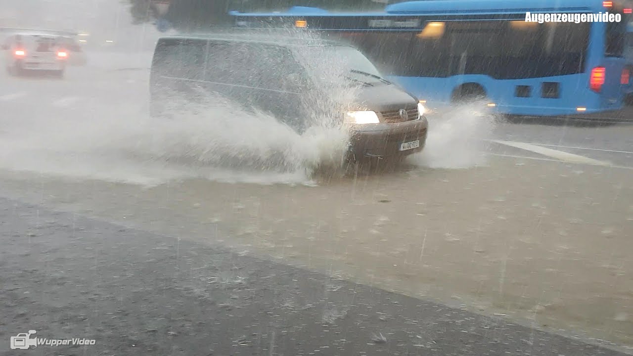 Extremes Unwetter in Wuppertal: Mitten im Starkregen | 29.05.2018
