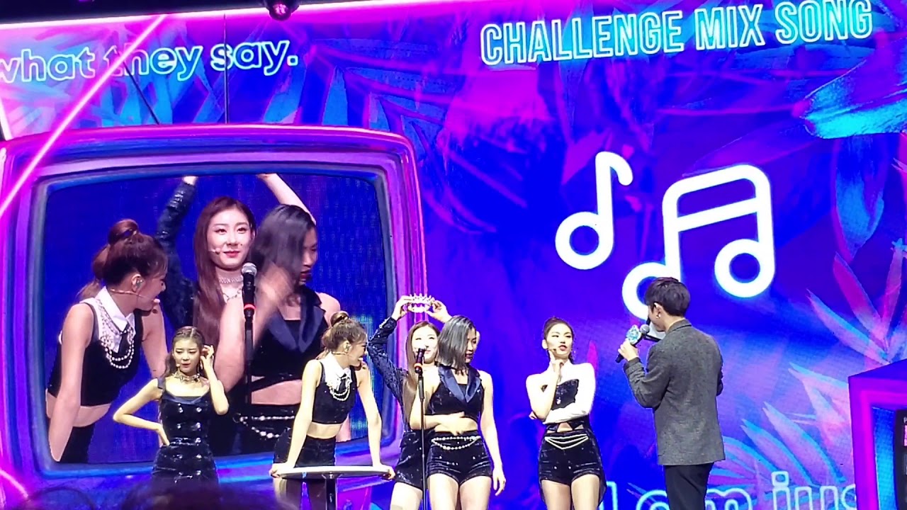 Itzy Premiere Showcase Washington DC - mix song challenge part 1