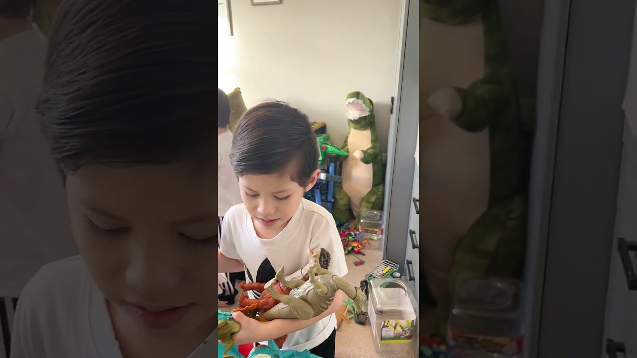 Tinulungan ako ni Charlie & Chino mag linis ng kanilang dinosaur room