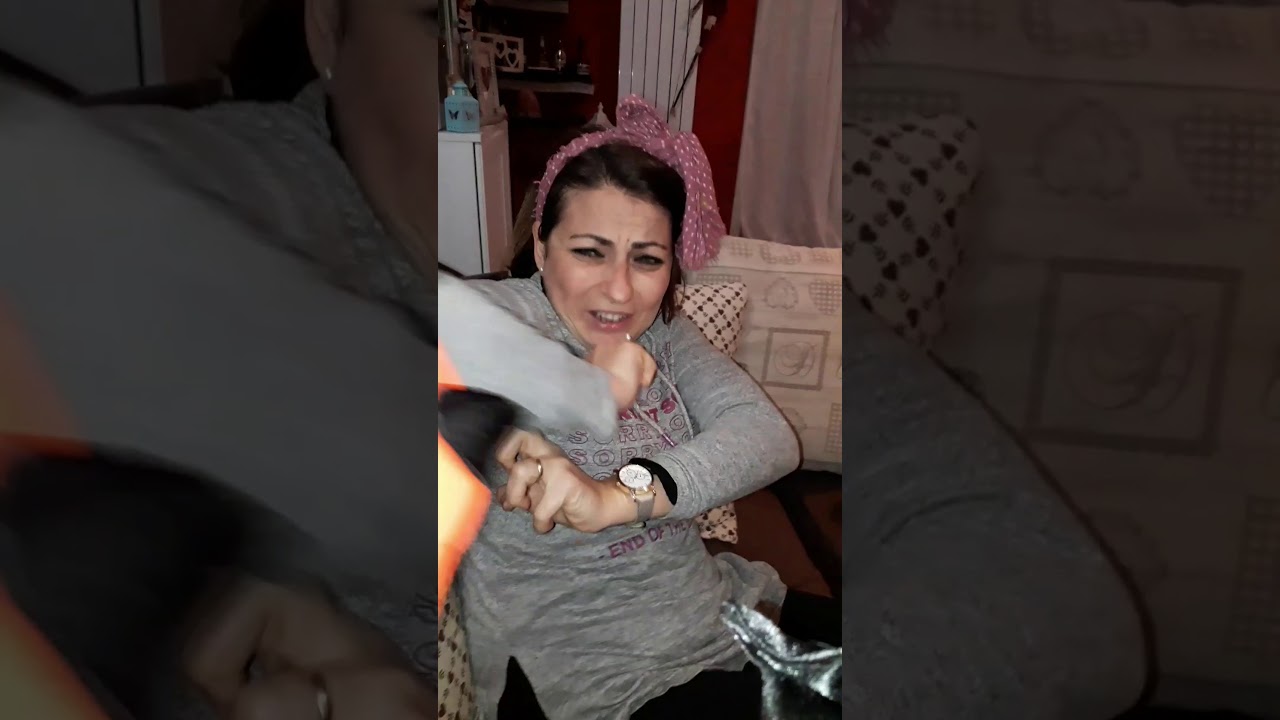 Video divertente..Attenzione allo starnuto #benjiemaryshow# arriva il virus attenti.