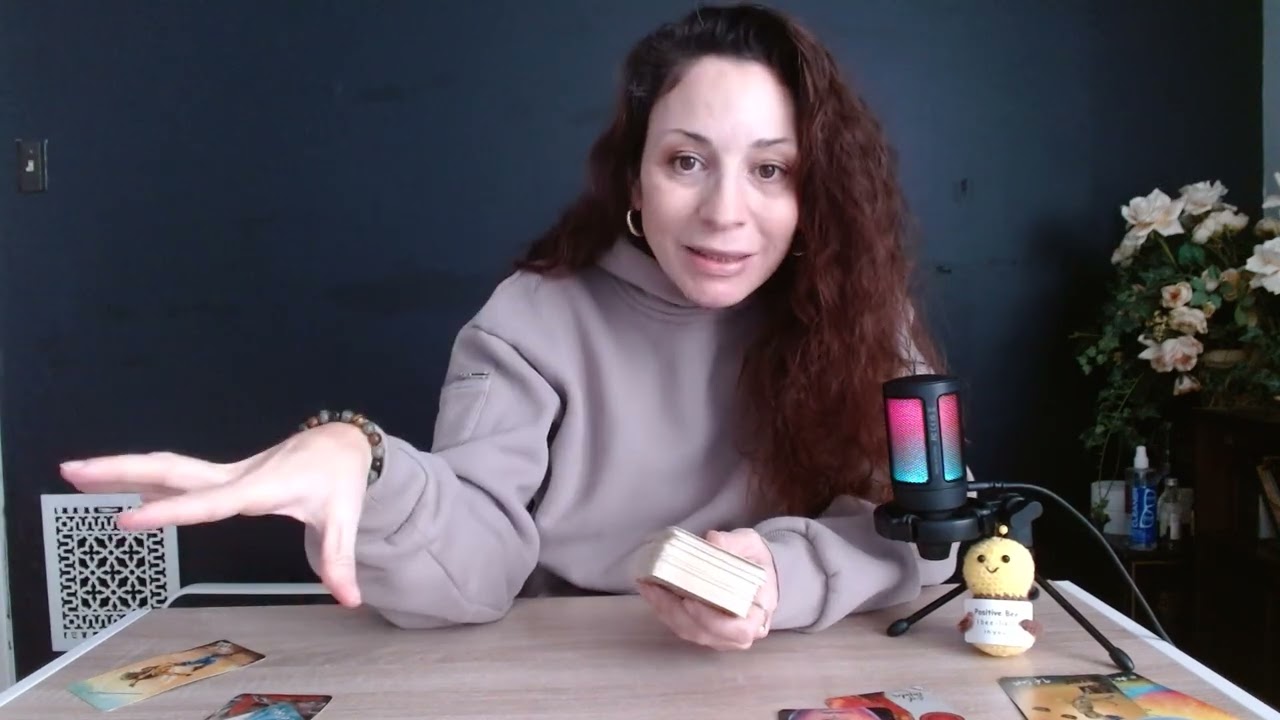 AQUARIUS TAROT ♒FULL BLOWN ABUNDANCE OUT OF NOWHERE BUT YOU ARE HESITATING GOING WITH THIS FLOW 🤑💖