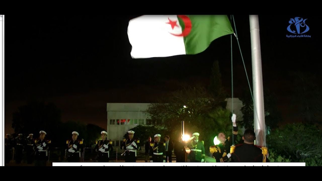 رفع العلم الوطني بمقام الشهيد في الذكرى الـ 65 لإندلاع الثورة التحريرية