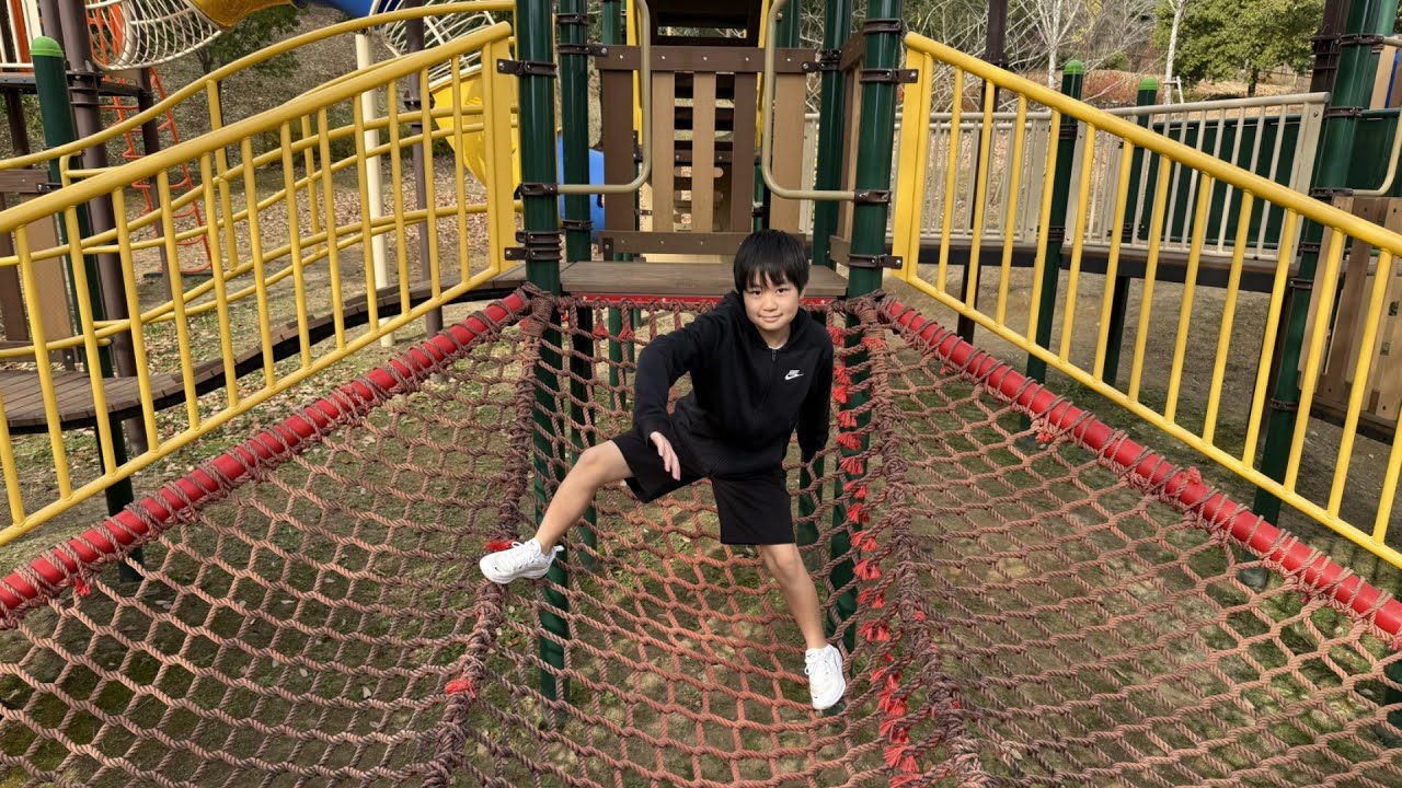 レオくんが大きな公園のいろいろな遊具で遊んでみた！Part9 レオスマイル
