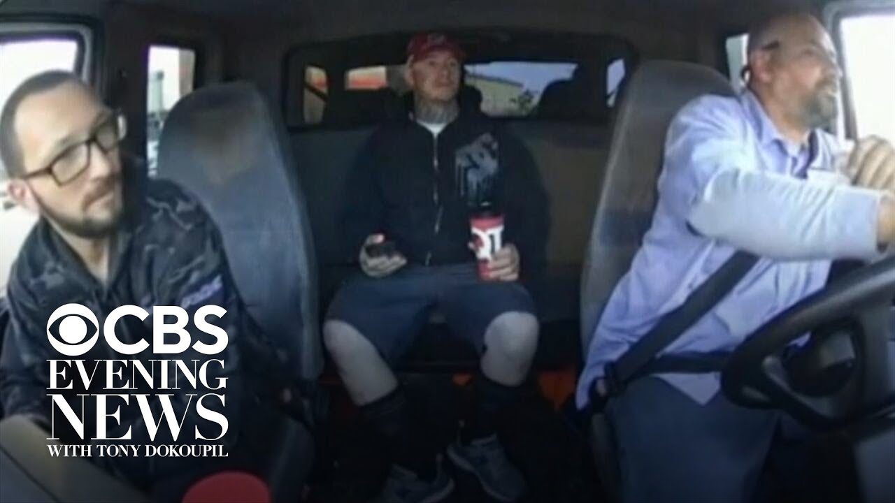 Moving crew helps rescue abducted toddler by blocking truck