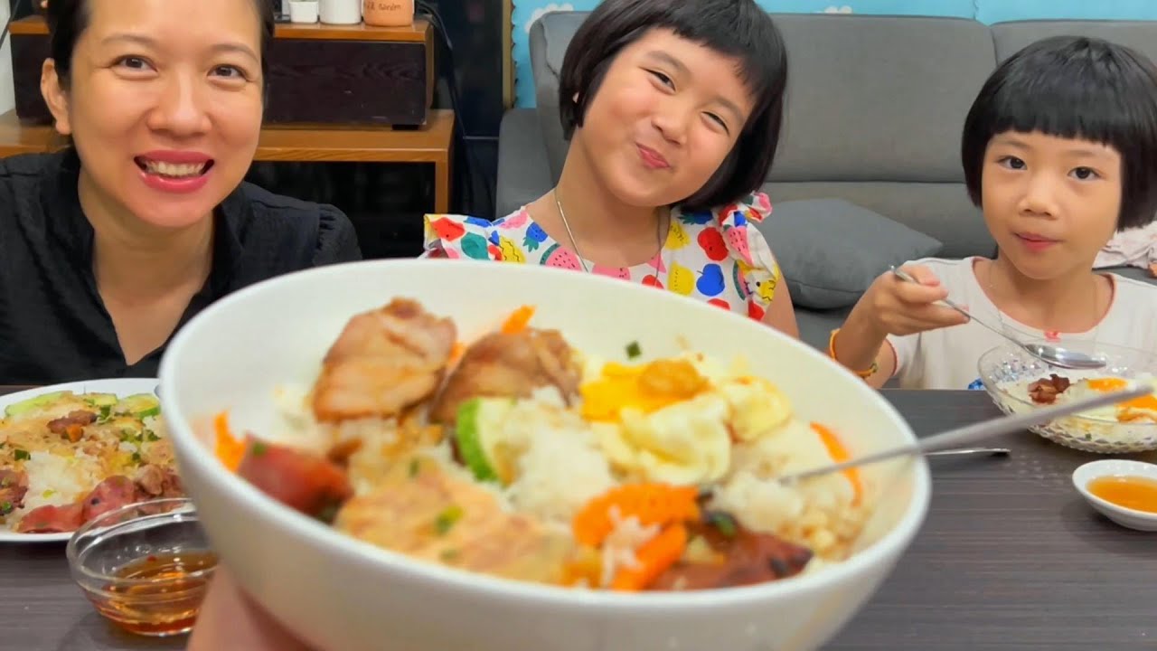 ăn cơm tấm sườn bì chả trứng lạp xưởng đặc biệt và canh khổ qua nhồi thịt