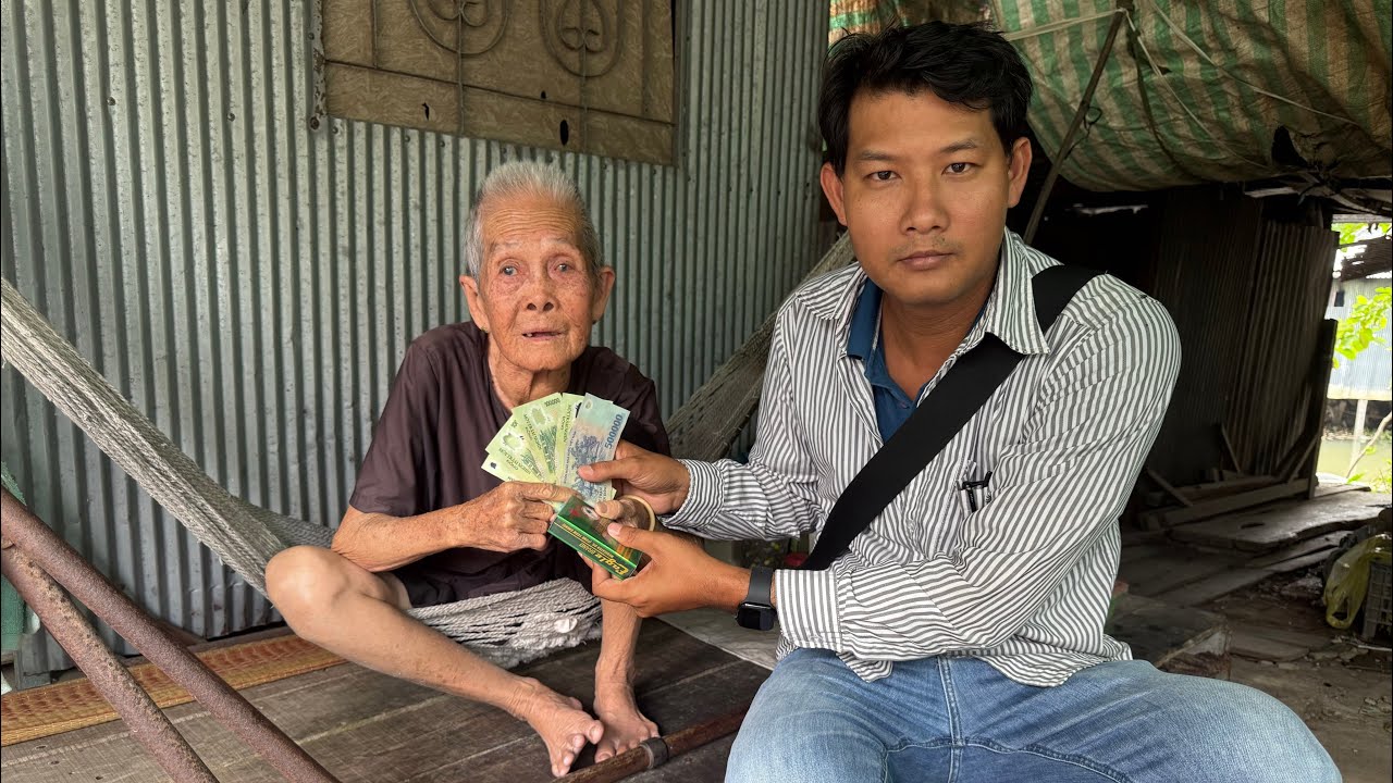Thấy thương bà cụ 88 tuổi sống một mình trong căn chòi nhỏ 