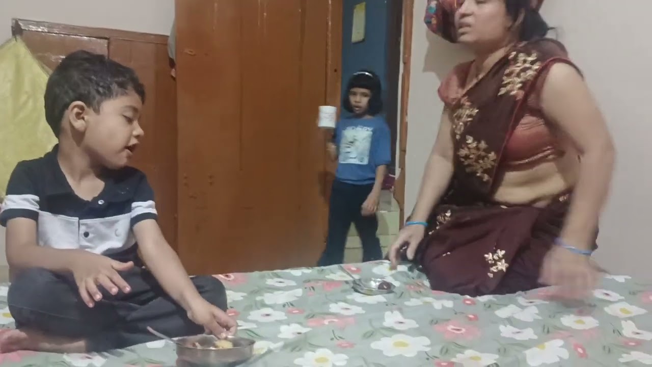 विश्वश्रेष्ठ साहू@ गुलाब जामुन का स्वाद लेते हुए