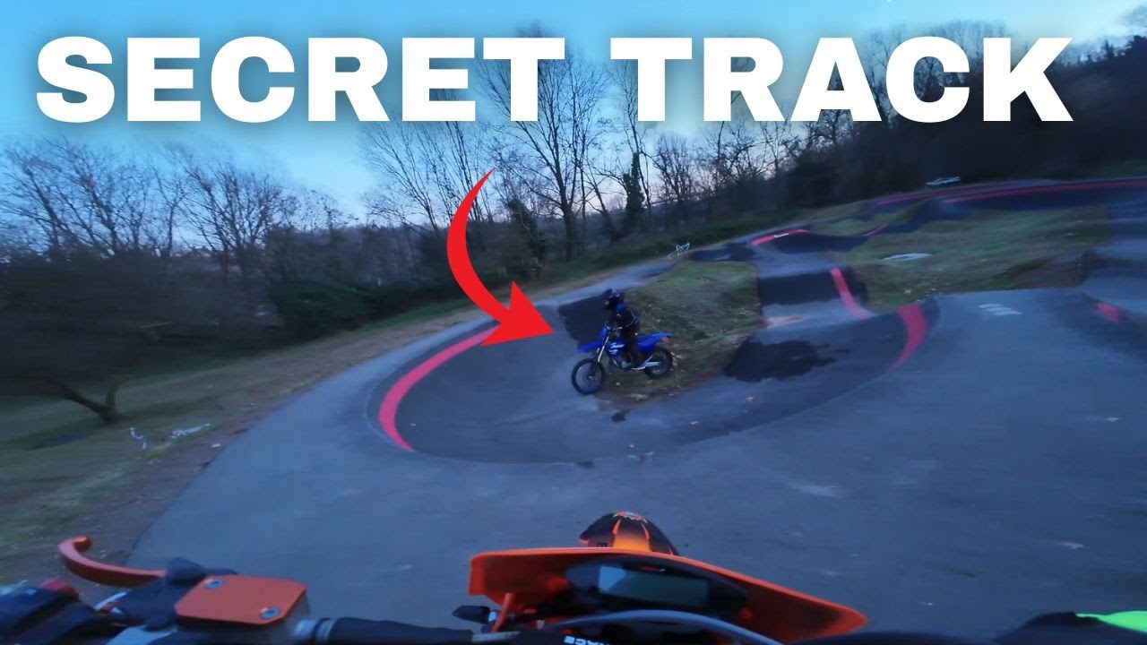 Me ENCUENTRO un CIRCUITO SECRETO de MOTOS, en un LUGAR ABANDONADO... 😱
