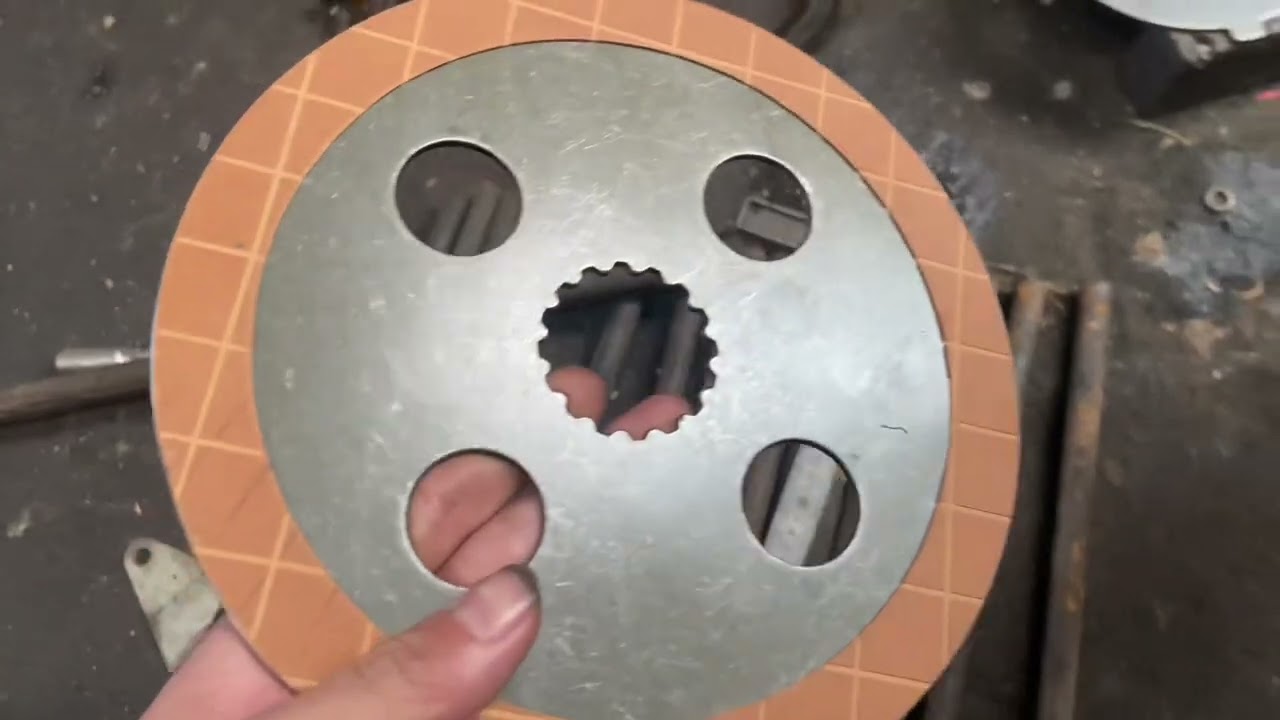 Phanh máy cày.Bệnh kêu phanh khi đạp hướng máy cày kubota loại Phanh dầu.Các nguyên nhân cơ bản