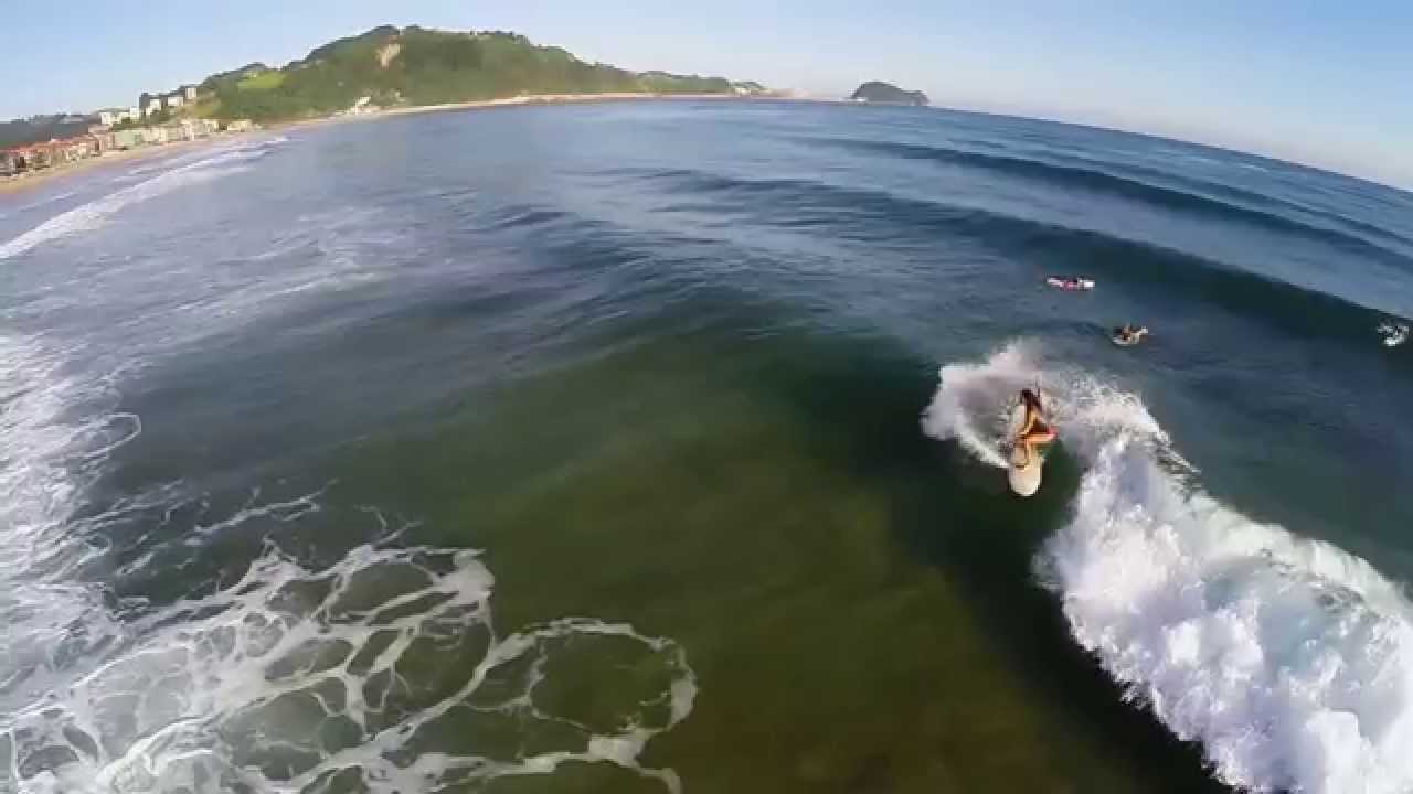 Surfing Zarautz Sonia Ziani & Ainhoa Dominguez