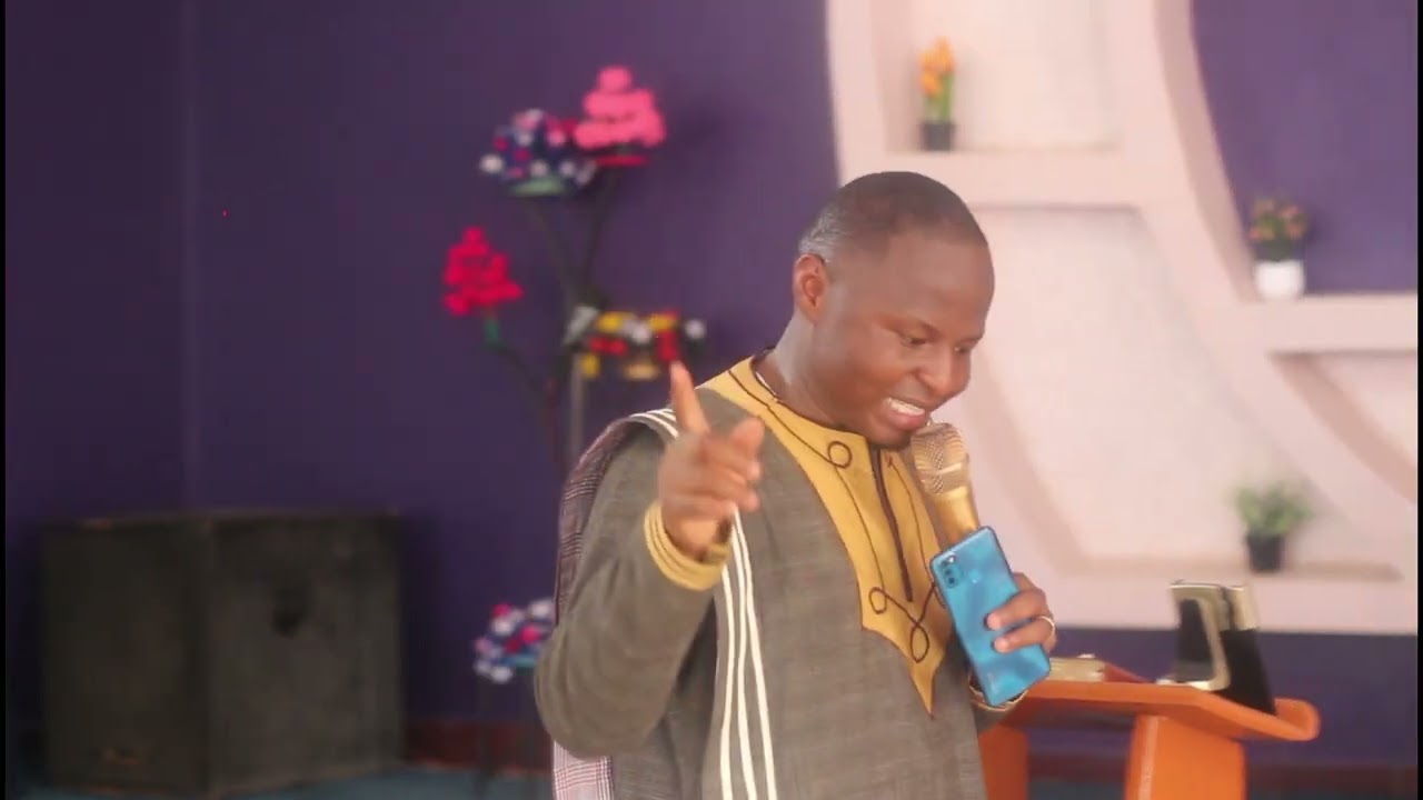 Usimlaumu MTU Mwamini MUNGU 