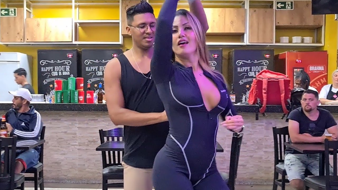 CHAMA A MORENA VEI PRO FORRÓZÃO BORA