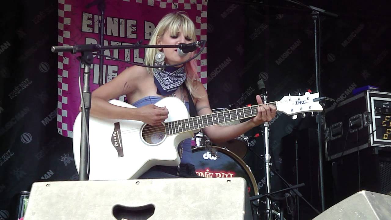 Juliet Simms (Automatic Loveletter) - Hush (Live Acoustic) Vans Warped Tour 2011