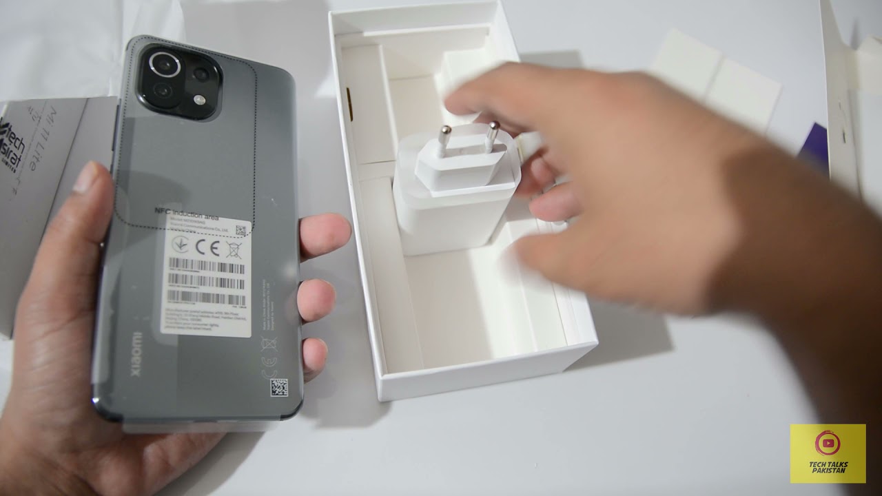 Xiaomi Mi 11 Lite price in Pakistan - Unboxing