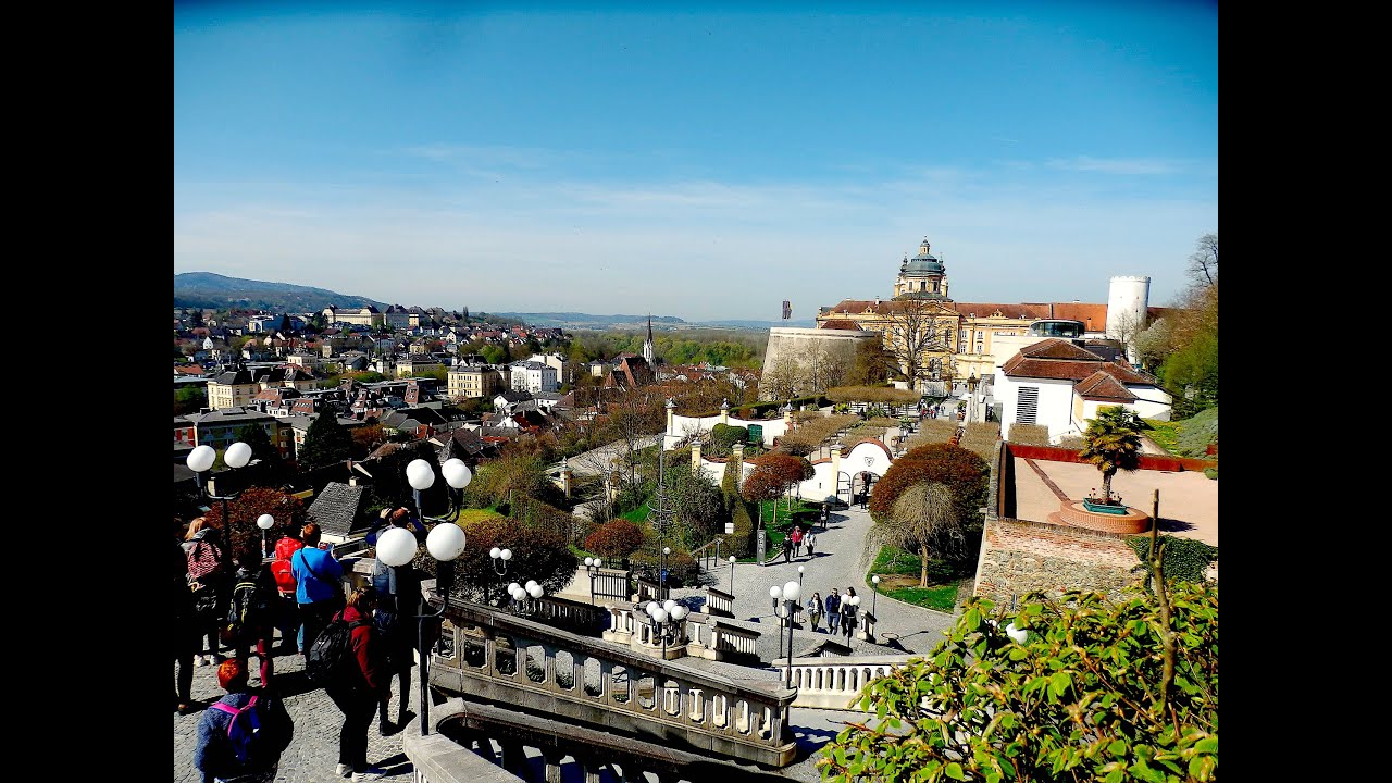 &Uacute;dol&iacute; WACHAU, kl&aacute;&scaron;ter MELK, D&uuml;rnstein