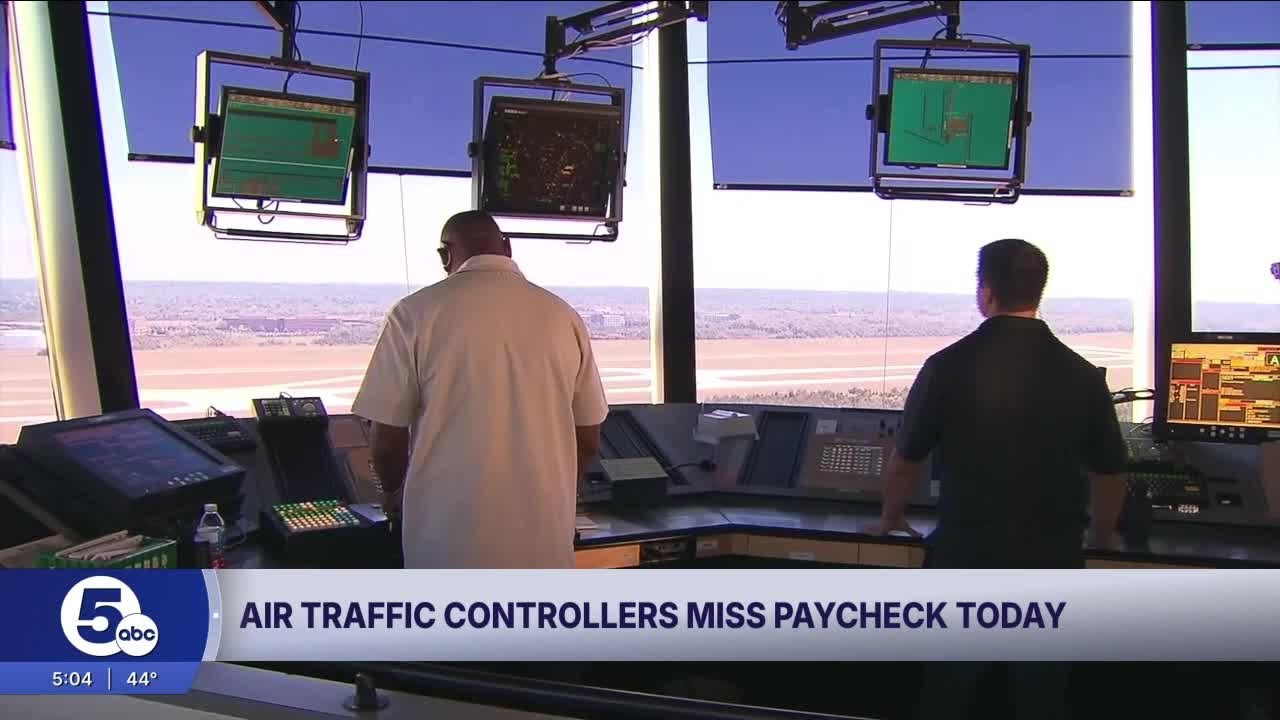 Northeast Ohio air traffic controllers protest continued government shutdown