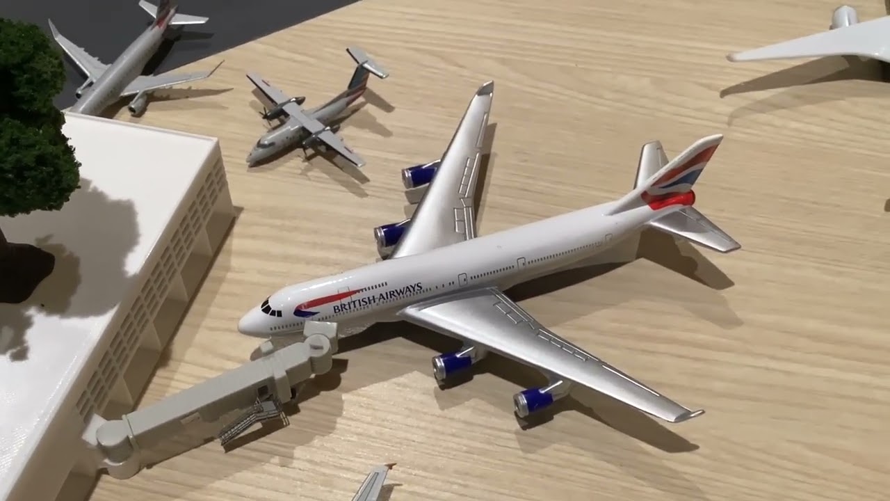 1:400 scale fictional model airport holiday rush-hour 