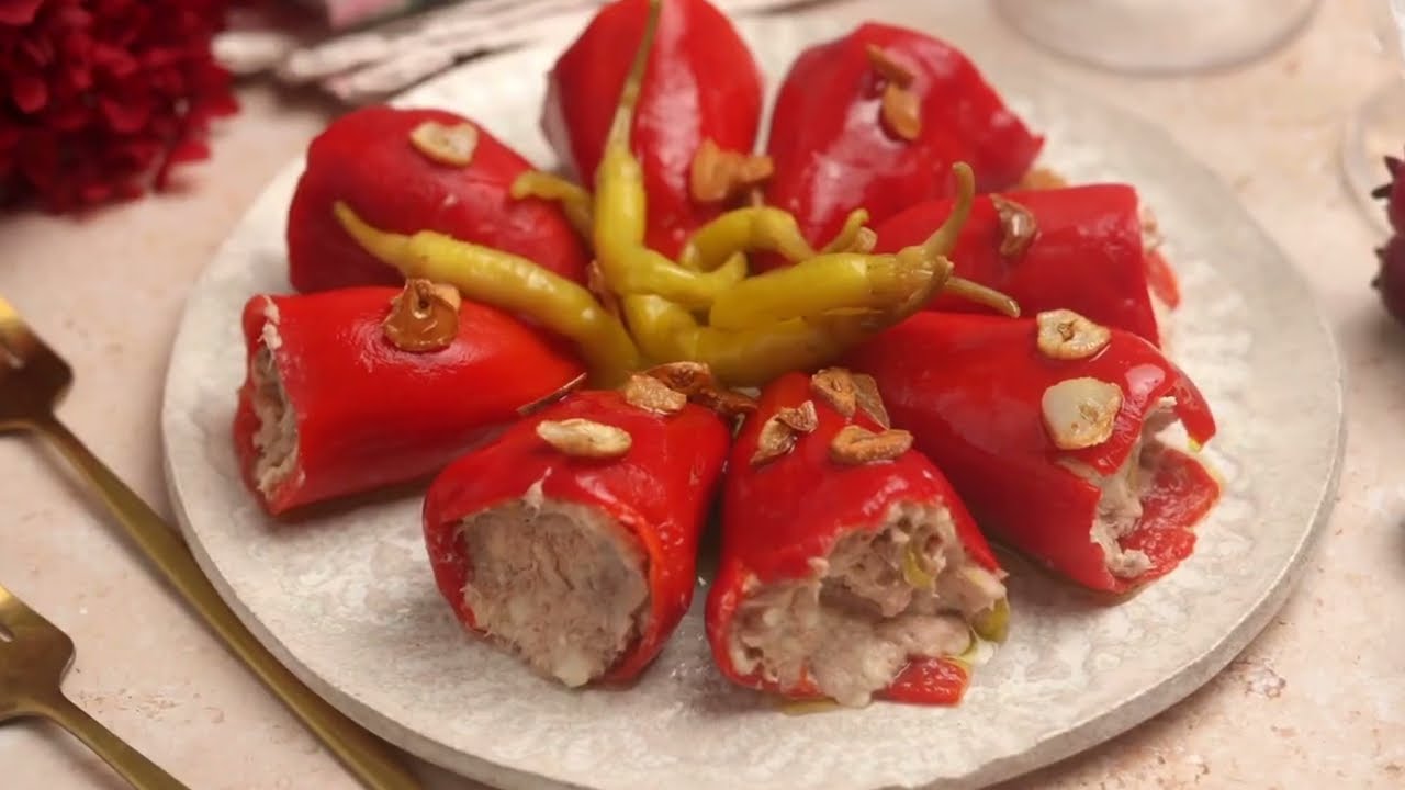 Pimientos rellenos de atún, anchoas y quesito, un entrante fácil y delicioso