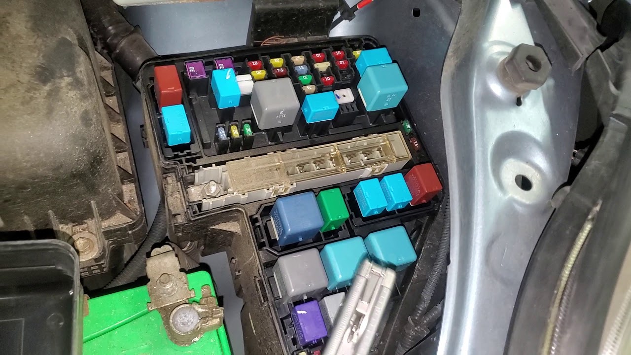 2006 Sienna AC Fuses and Relay Location