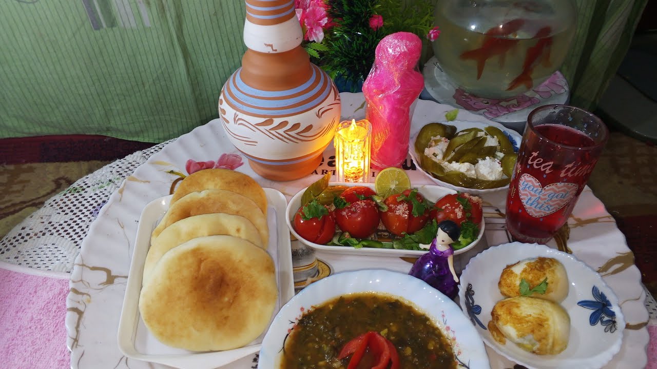 طبلية جدتى 🧑‍🦳 سبانخ بيض مدحرج وطماطم مخللة وعصير
