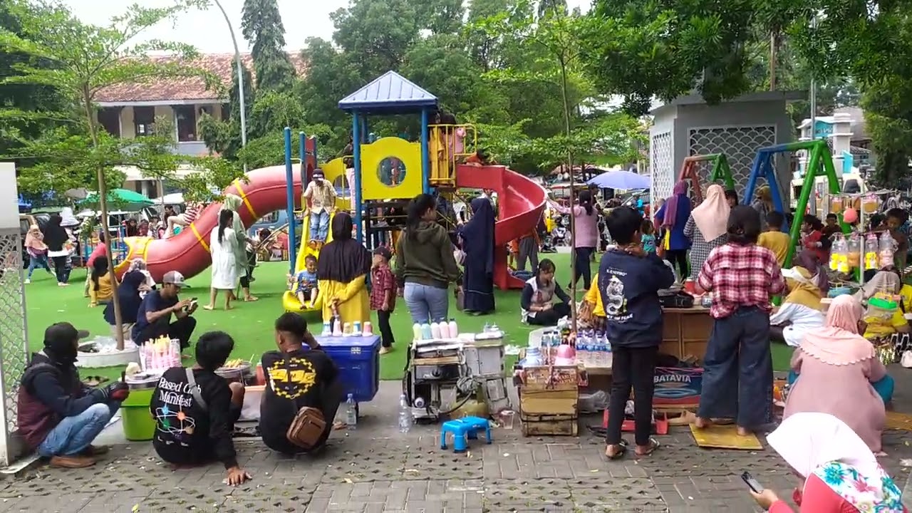 Alun-alun Garut di hari minggu...