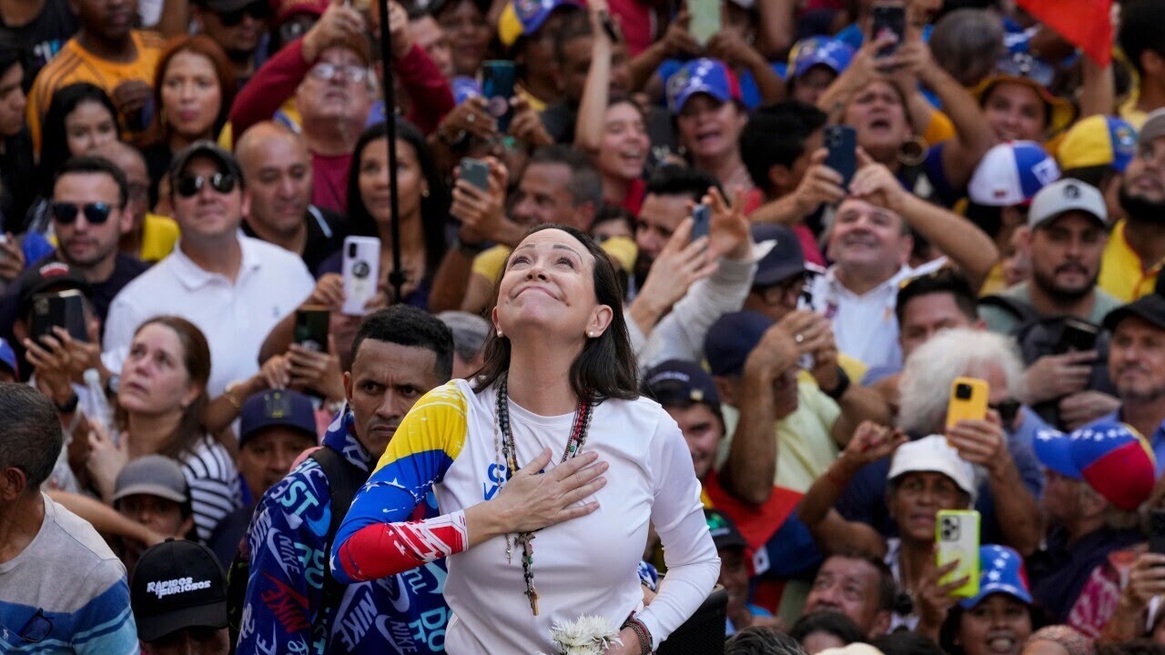 Trump meets with Venezuelan opposition leader as Senate backs military authority