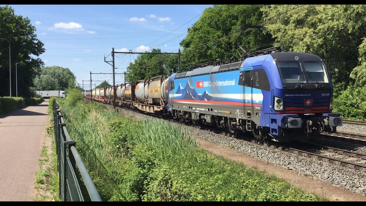 Freight Train goes in the heavy ( emergency?) brakes ! Snelremming Goederentrein ! Waarom ?