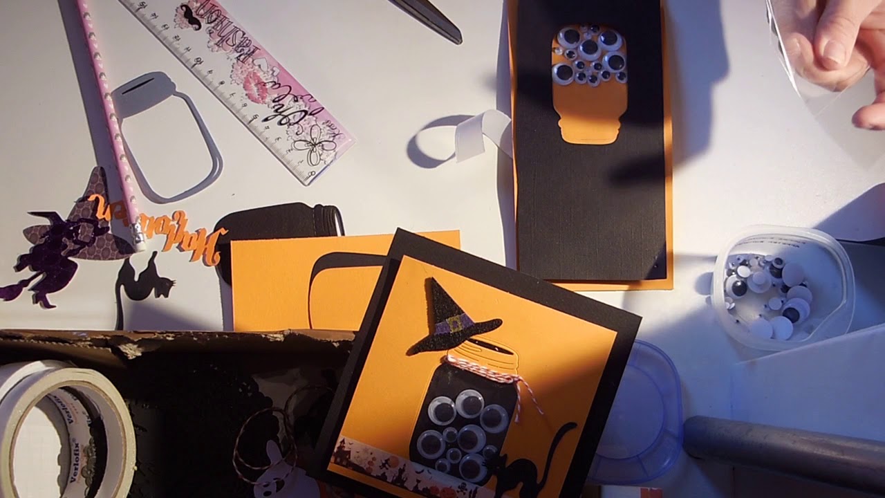 une carte d halloween ensemble