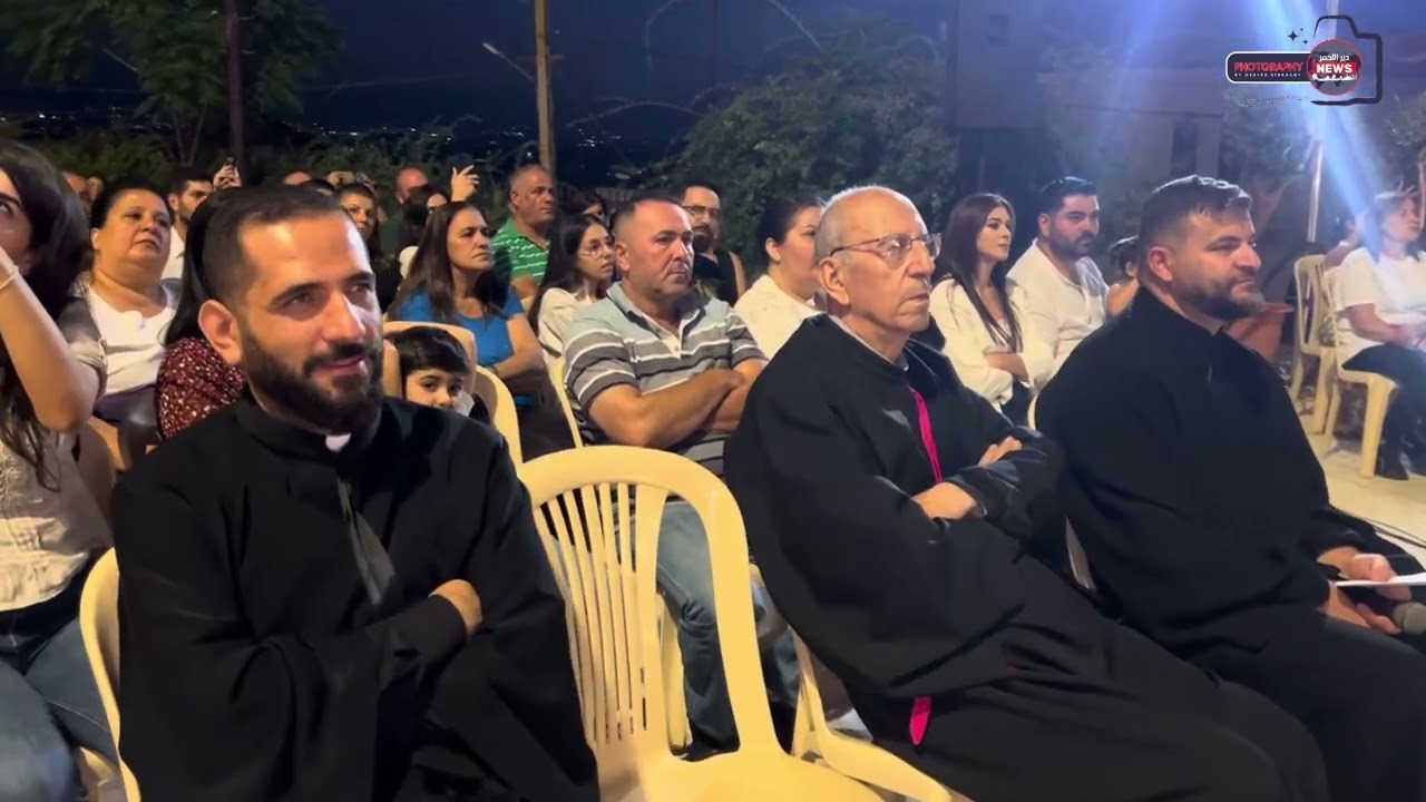 لوحة تجسد ظهور مريم عام ١٩٧٥ في دير الاحمر و ريستال مريمي في باحة كنيسة سيدة البرج❤️٢٠٢٥#دير_الاحمر 